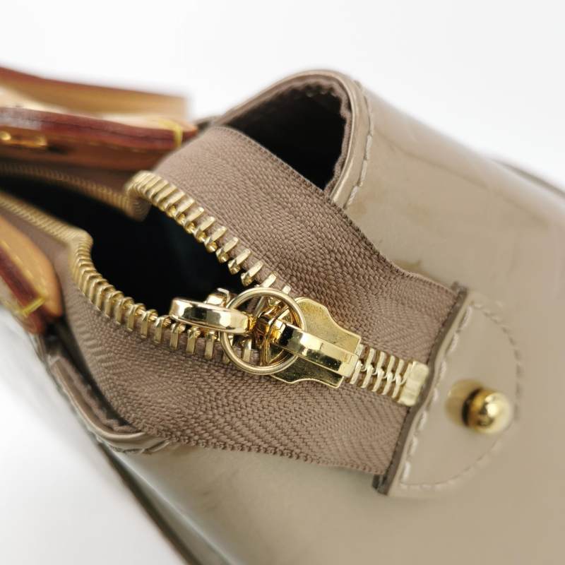 Louis Vuitton Vernis Brea MM