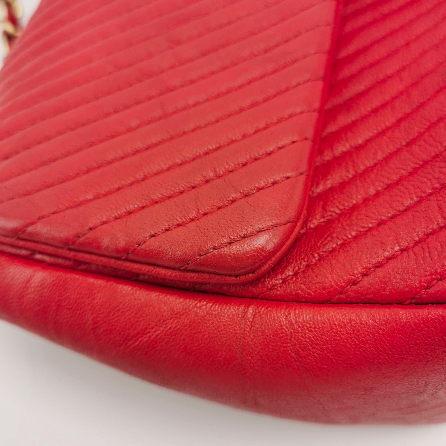 Chanel Red Chevron Quilted Lambskin Medium Classic Single Flap Bag