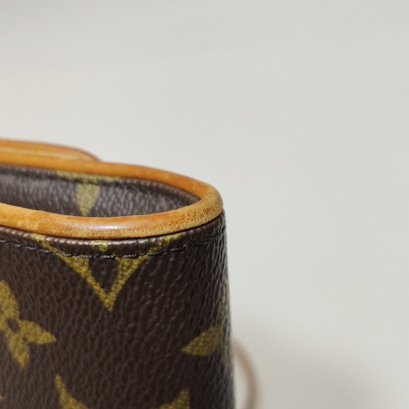 Louis Vuitton Monogram Pochette Shoulder Bag