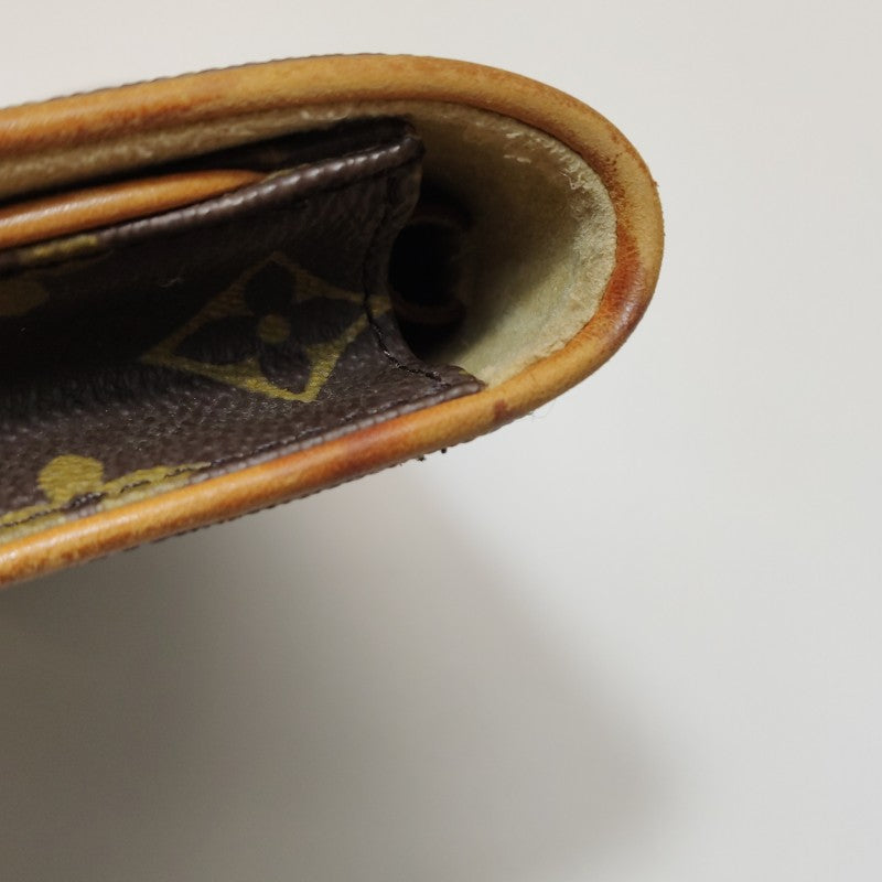 Louis Vuitton Monogram Pochette Shoulder Bag