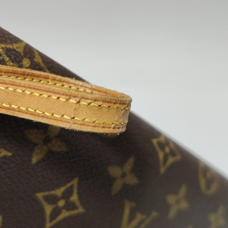 Louis Vuitton Monogram Pochette Shoulder Bag